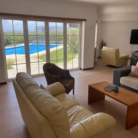 Luxury 6 Bedroom Oceanfront - Sleeps 22 Guests فيلة *