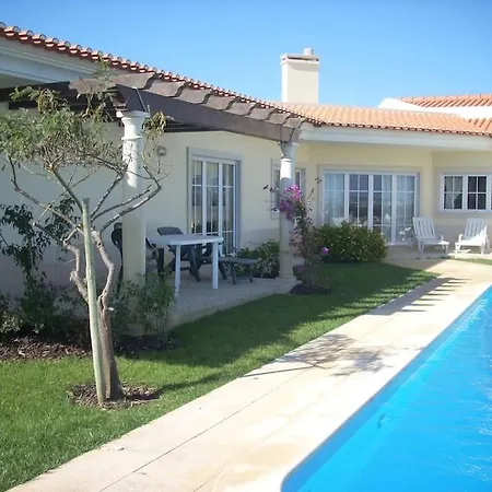 Luxury 6 Bedroom Oceanfront - Sleeps 22 Guests فيلة